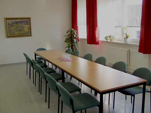 Der Seminarraum ist in der ehem. Schule Langenbach.